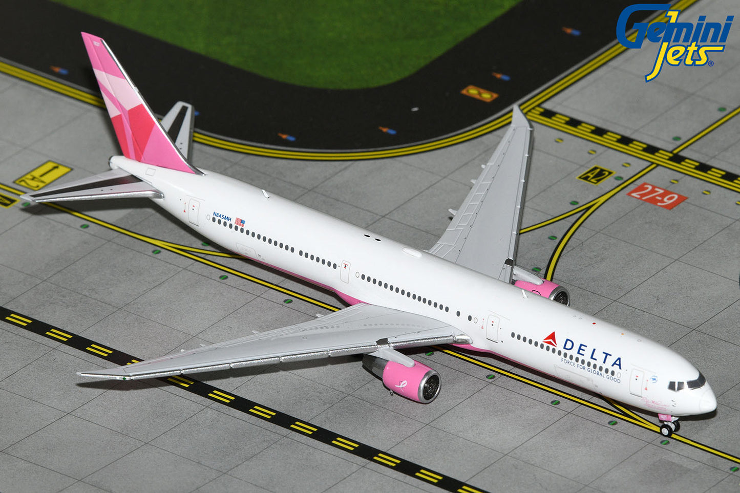 GeminiJets 1:400 Delta Air Lines Boeing 767-400 "Evelyn H Lauder" N845MH