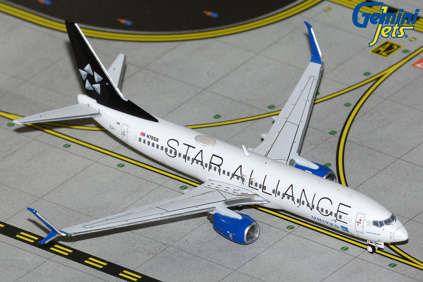 GeminiJets 1:400 United Airlines Boeing 737-800 "Star Alliance" N76516