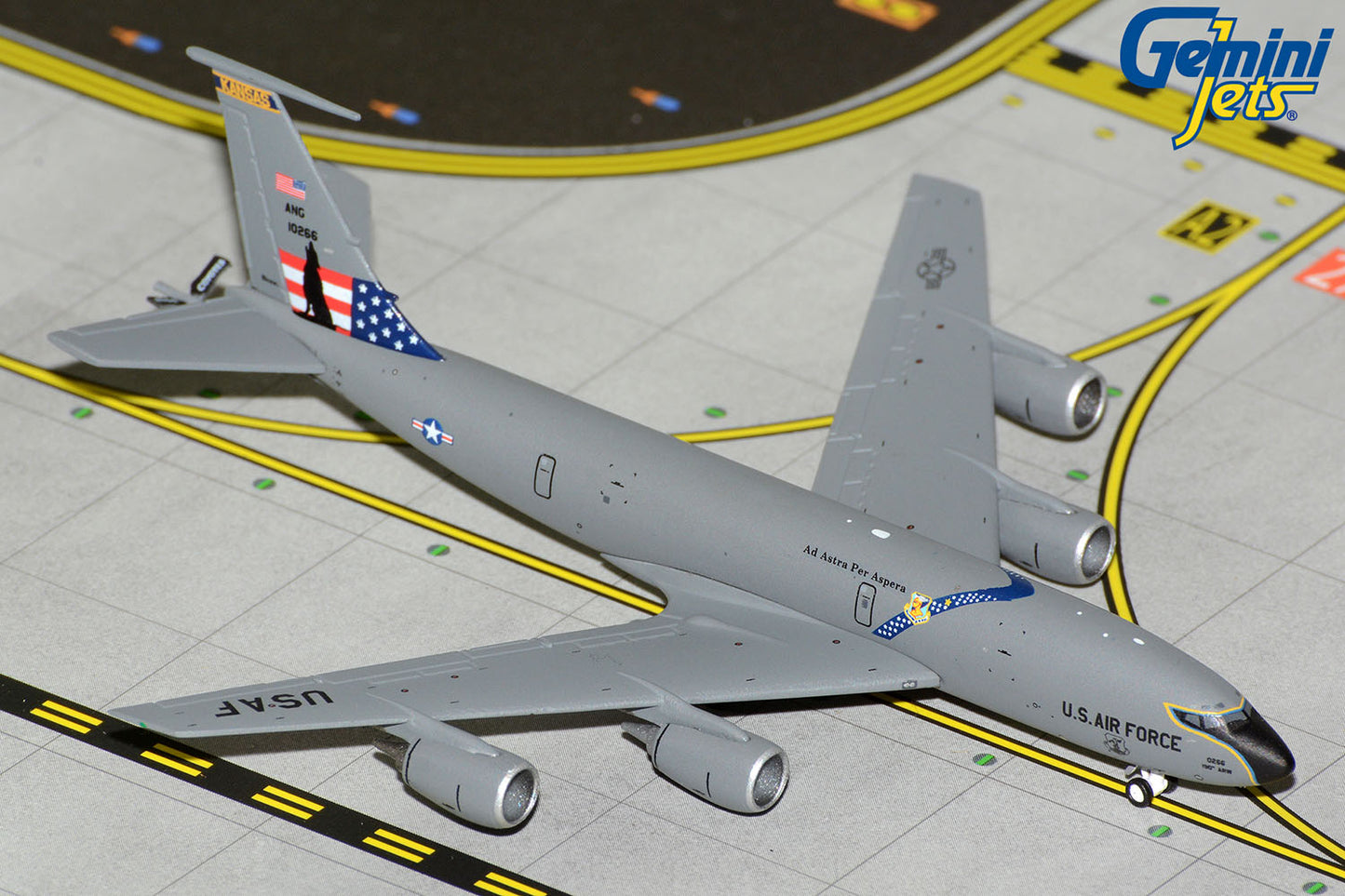 GeminiMACS 1:400 U.S. Air Force Boeing KC-135R Stratotanker (Kansas ANG)