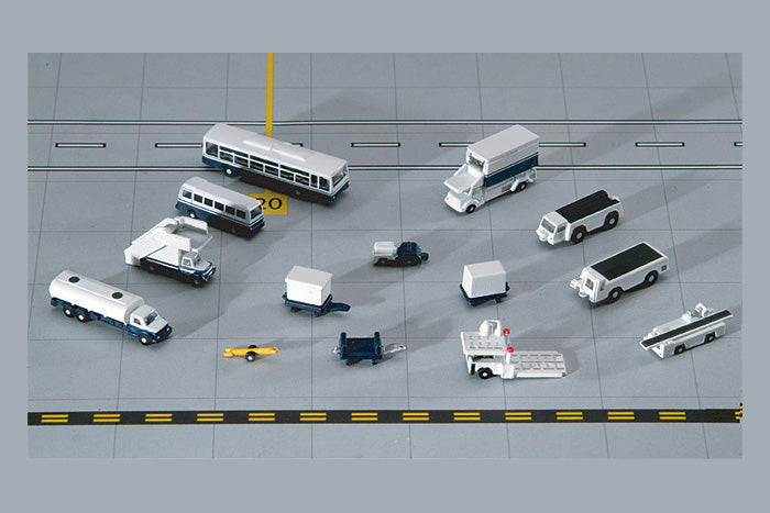 GeminiJets 1:400 Scale 14 Piece Airport Ground Vehicle Set