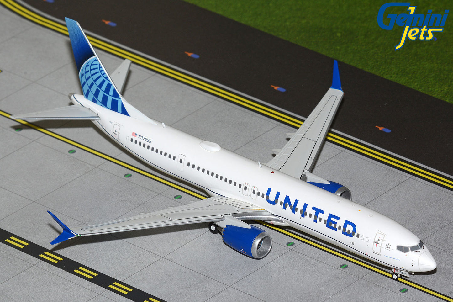 Gemini200 United Airlines Boeing 737 MAX 9 N37555