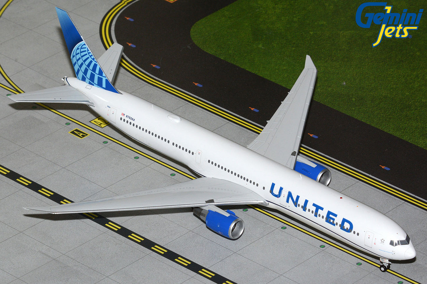 Gemini200 United Airlines Boeing 767-400ER N76064