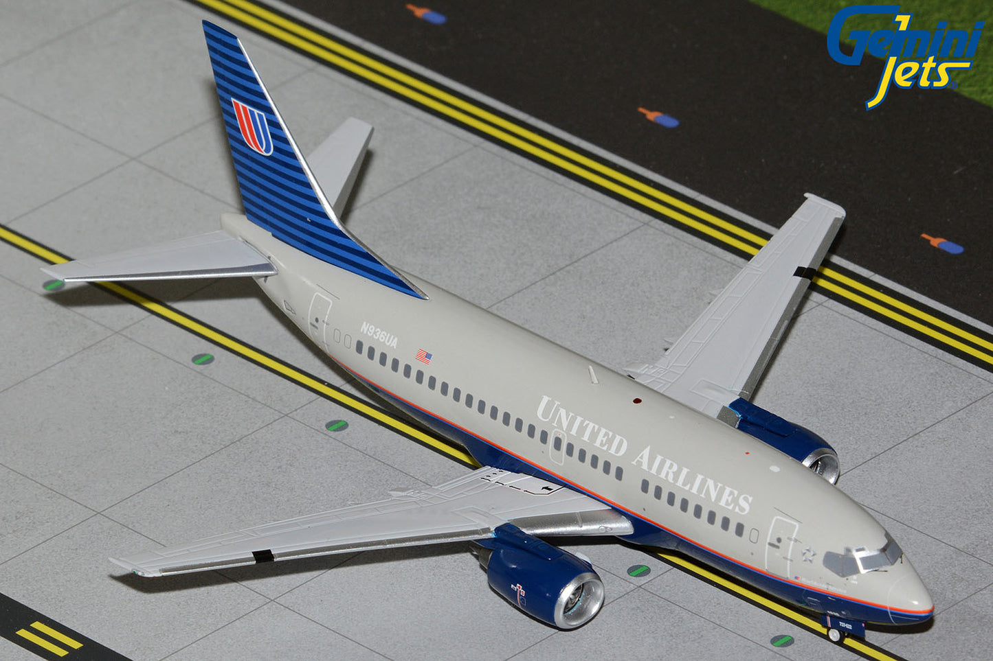 Gemini200 United Airlines Boeing 737-500 "Battleship" N936UA