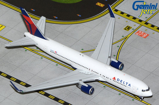 GeminiJets 1:400 Delta Air Lines Boeing 767-300ER N1201P