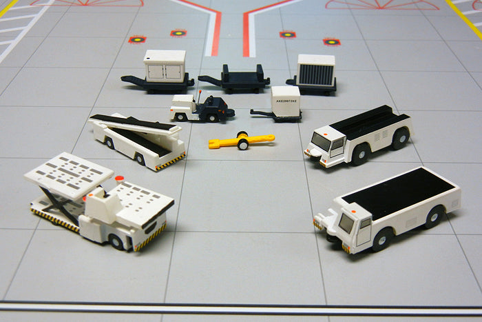 Gemini200 1:200 Scale Airport Support Equipment (Baggage Vehicles)