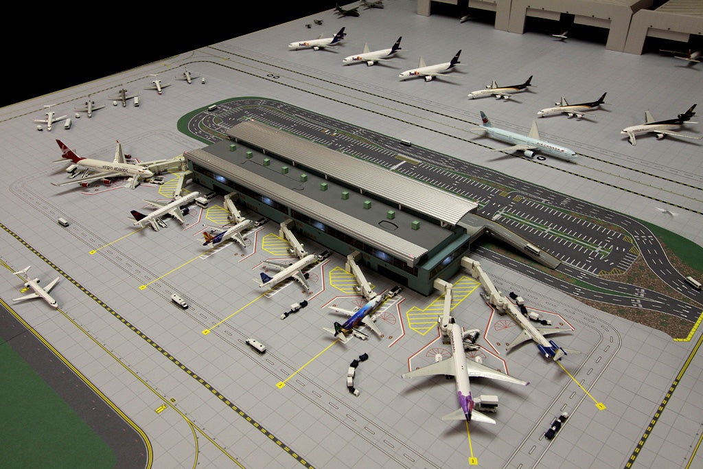 GeminiJets 1:400 Scale 7 Gate Airport Terminal